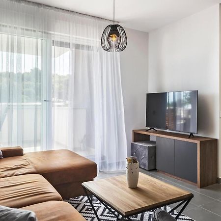 Amazing Apartment In Premantura With Kitchen Luaran gambar