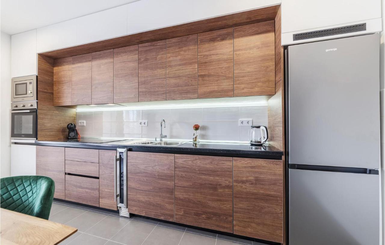 Amazing Apartment In Premantura With Kitchen Luaran gambar