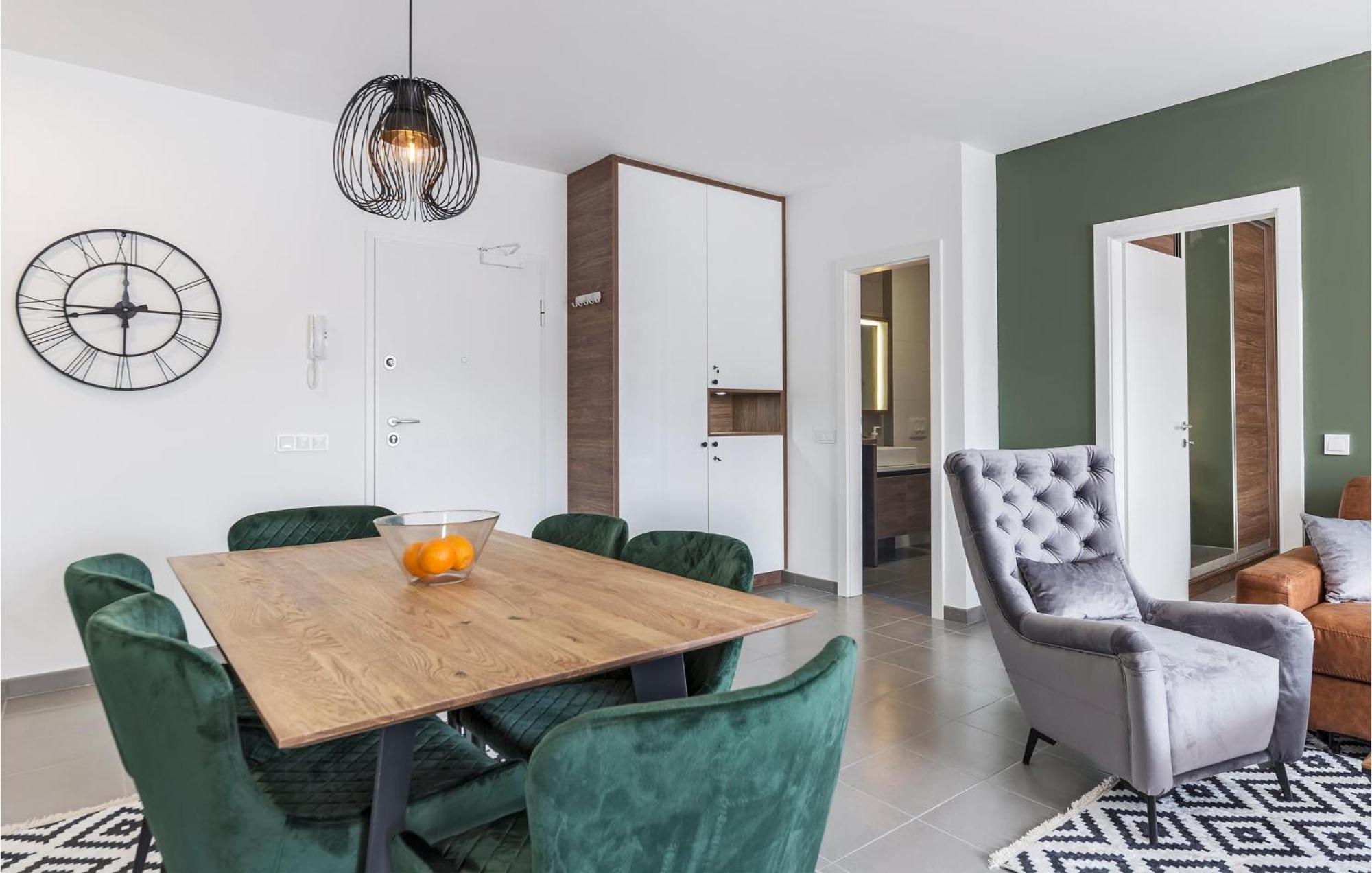 Amazing Apartment In Premantura With Kitchen Luaran gambar