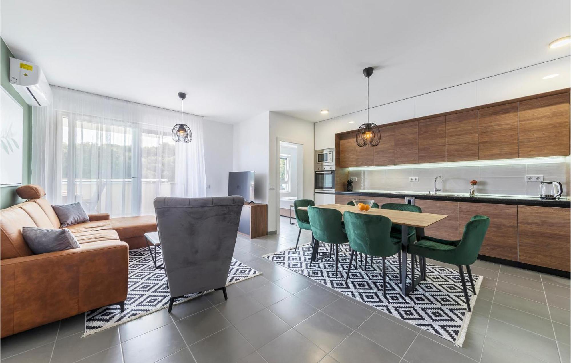 Amazing Apartment In Premantura With Kitchen Luaran gambar