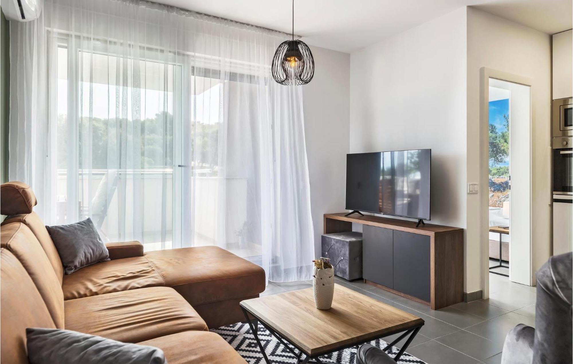 Amazing Apartment In Premantura With Kitchen Luaran gambar